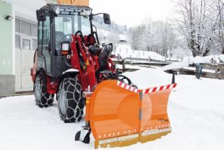 Urządzenia do zimowych robót komunalnych Pługi odsnieżne Pługi śnieżne klinowe Bema V 800/2100