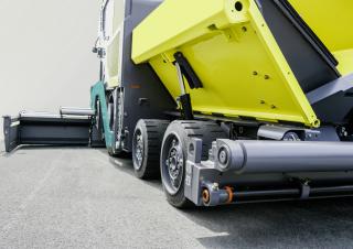 Kołowa betoniarka drogowa Ammann AFW 600-3