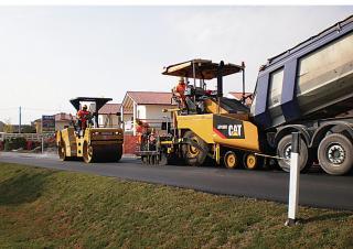 Kołowa betoniarka drogowa Caterpillar AP600D