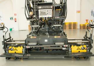 Kołowa betoniarka drogowa Bomag BF 300 P 2 S 340-2