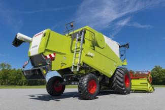 Kombajny zbożowe Claas Avero 240