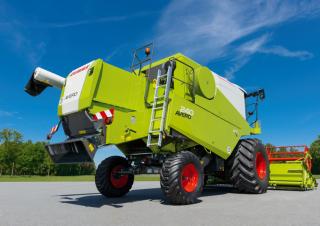 Kombajny zbożowe Claas Avero 240