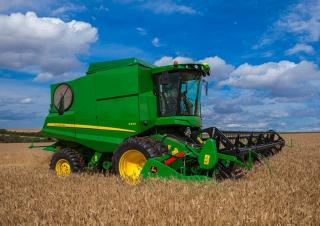 Kombajny zbożowe John Deere S440