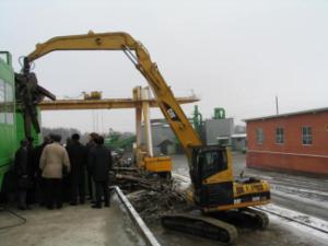 Koparki gąsienicowe Caterpillar 325 C MH