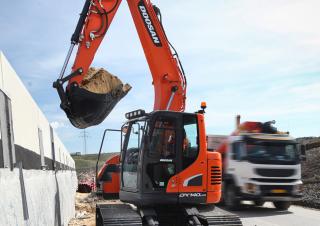 Koparki gąsienicowe Doosan DX 140 LCR