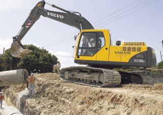 Koparki gąsienicowe Volvo EC210B