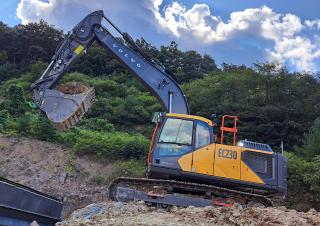 Koparki gąsienicowe Volvo EC230F LR