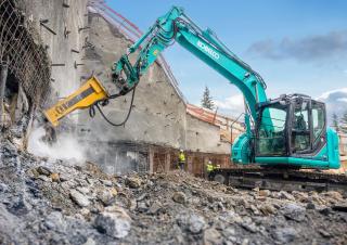 Koparki gąsienicowe Kobelco SK 140 SRLC 3