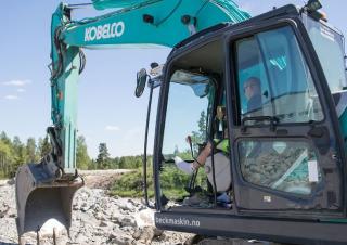 Koparki gąsienicowe Kobelco SK 260 NLC 10