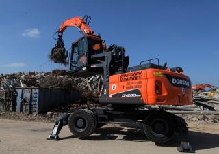 Koparki do prac przeładunkowych Doosan DX250WMH-5