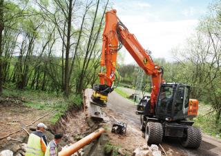 Specyfikacja koparki Hitachi ZX 140 W 3 (2007 - 2013