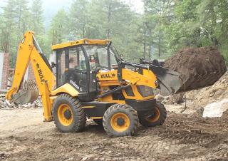 Koparko-ładowarki Bull HD96 4WD