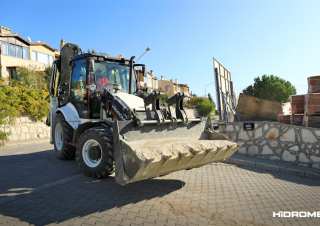Koparko-ładowarki Hidromek HMK 102 B Alpha
