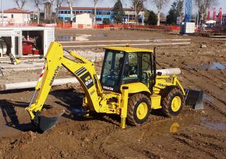 Koparko-ładowarki Komatsu WB93S-5 