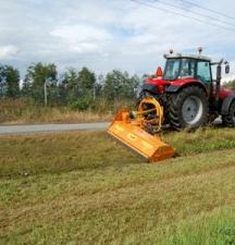 Urządzenia do letnich robót komunalnych Sprzęt do prac letnich/Kosiarki skarpowe Berti TA/P 180