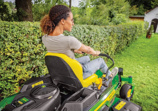 Kosiarki Samojezdne i Traktory Ogrodowe John Deere Z315E 