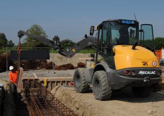 Ładowarki kołowe Mecalac AS900