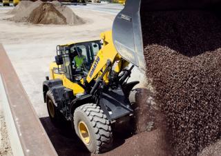 Ładowarki kołowe Komatsu WA270-8E0