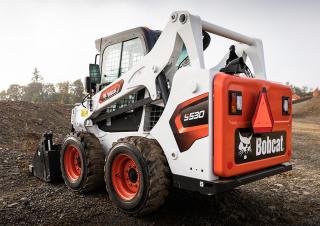Ładowarki o sterowaniu burtowym Bobcat S530