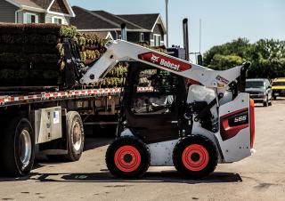 Ładowarki o sterowaniu burtowym Bobcat S66