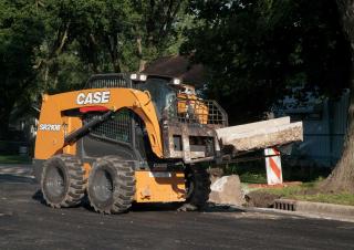Ładowarki o sterowaniu burtowym Case SR210B
