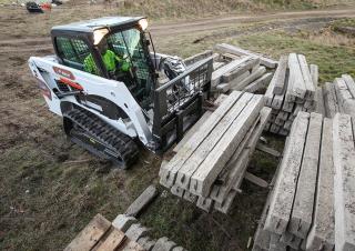 Ładowarki o sterowaniu burtowym Bobcat T450