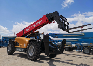 Ładowarki teleskopowe Sany STH1056A2