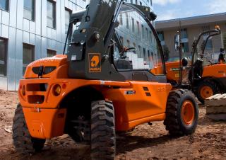 Ładowarki teleskopowe Ausa T 144 H