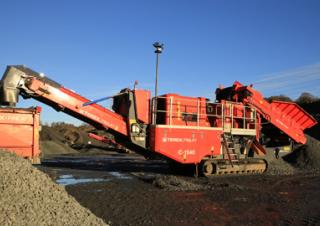 Urządzenia do recyklingu gruzu budowlanego Terex-Finlay C 1540