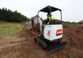 Minikoparki Bobcat E17