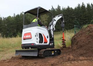 Minikoparki Bobcat E17