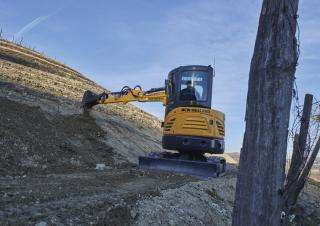 Minikoparki New Holland E26C