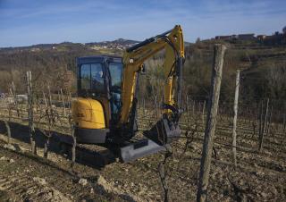 Minikoparki New Holland E26C