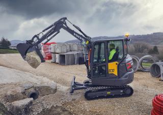 Minikoparki Volvo EC37