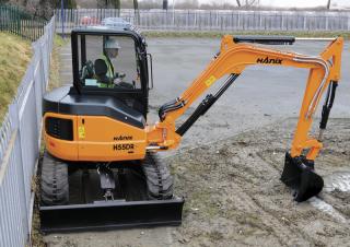 Minikoparki Hanix H55DR Long