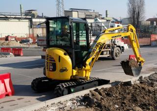Minikoparki Komatsu PC26MR-3