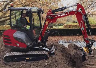 Minikoparki Yanmar SV26