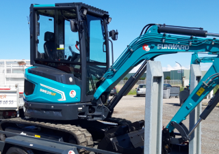 Minikoparki Sunward SWE25UF