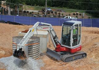 Minikoparki Takeuchi TB 138 FR