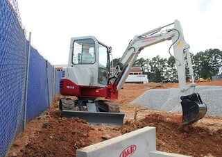 Minikoparki Takeuchi TB 138 FR