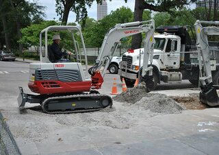 Minikoparki Takeuchi TB 235