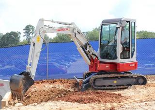 Minikoparki Takeuchi TB 138 FR