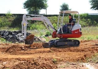 Minikoparki Takeuchi TB 230