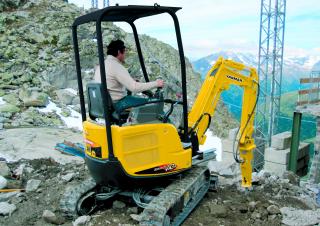 Minikoparki Yanmar VIO 17