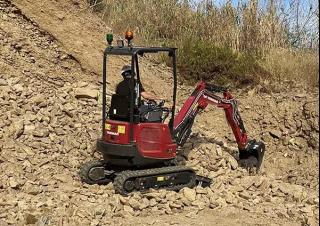 Minikoparki Yanmar ViO17 