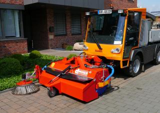 Urządzenia do letnich robót komunalnych Zamiatarki uliczne Mocowane zamiatarki Dücker HDK 2400