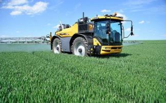 Opryskiwacze samojezdne Challenger RoGator 635