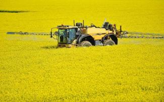 Opryskiwacze samojezdne Challenger RoGator 635