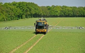 Opryskiwacze samojezdne Challenger RoGator 635
