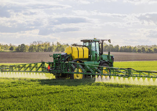 Opryskiwacze samojezdne John Deere R4140i